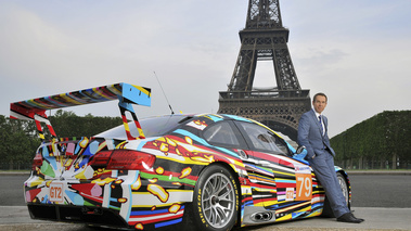 BMW M3 by Jeff Koons 3/4 arrière droit Tour Eiffel