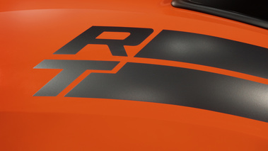 Dodge Challenger R/T orange logo R/T aile