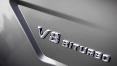 Mercedes CLS 63 AMG anthracite logo V8 biturbo