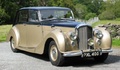 Bentley Mark VI Freestone Webb Saloon noir/marron 3/4 avant droit