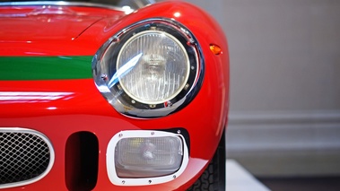 Ferrari 250 LM rouge phares avant