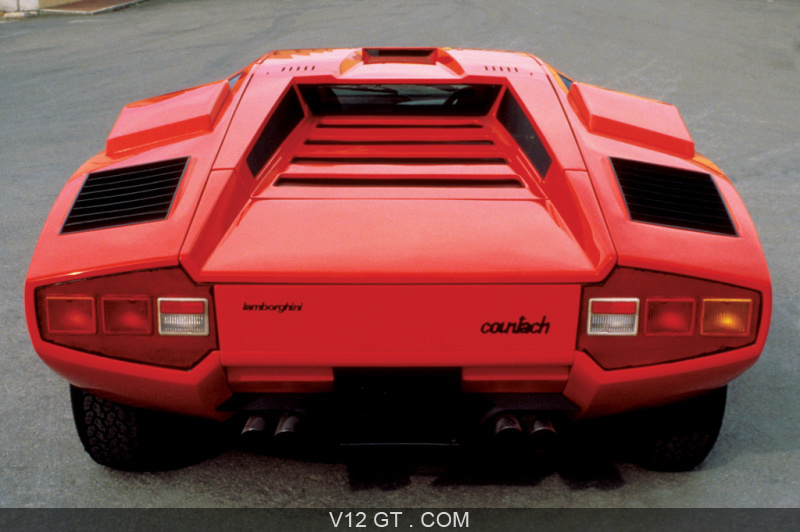 Un très beau cul avec son nouveau capot Lamborghini-Countach-LP-400-Rouge-arriere_zoom
