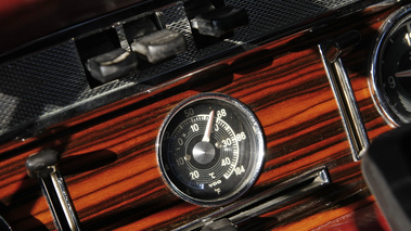 Mercedes 600 LWB noir casse thermomètre