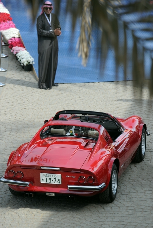 Ferrari-Dino-Spider-bordeaux-3