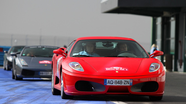 Ferrari F430 rouge 3/4 avant droit