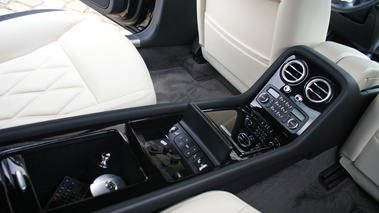 Bentley Continental Flying Spur Speed noir château console centrale arrière
