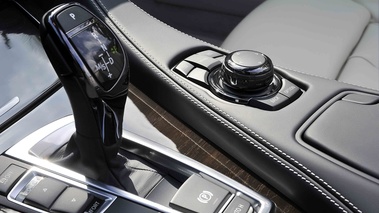 BMW Série 6 Cabriolet gris console centrale