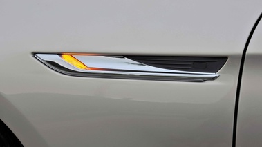 BMW Série 6 Cabriolet gris répétiteur