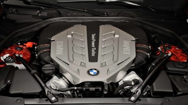BMW Série 6 Coupe rouge moteur 2