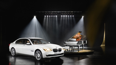 BMW Série 7 Steinway & Sons - blanche - avec piano