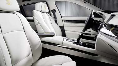 BMW Série 7 Steinway & Sons - noire - habitacle blanc