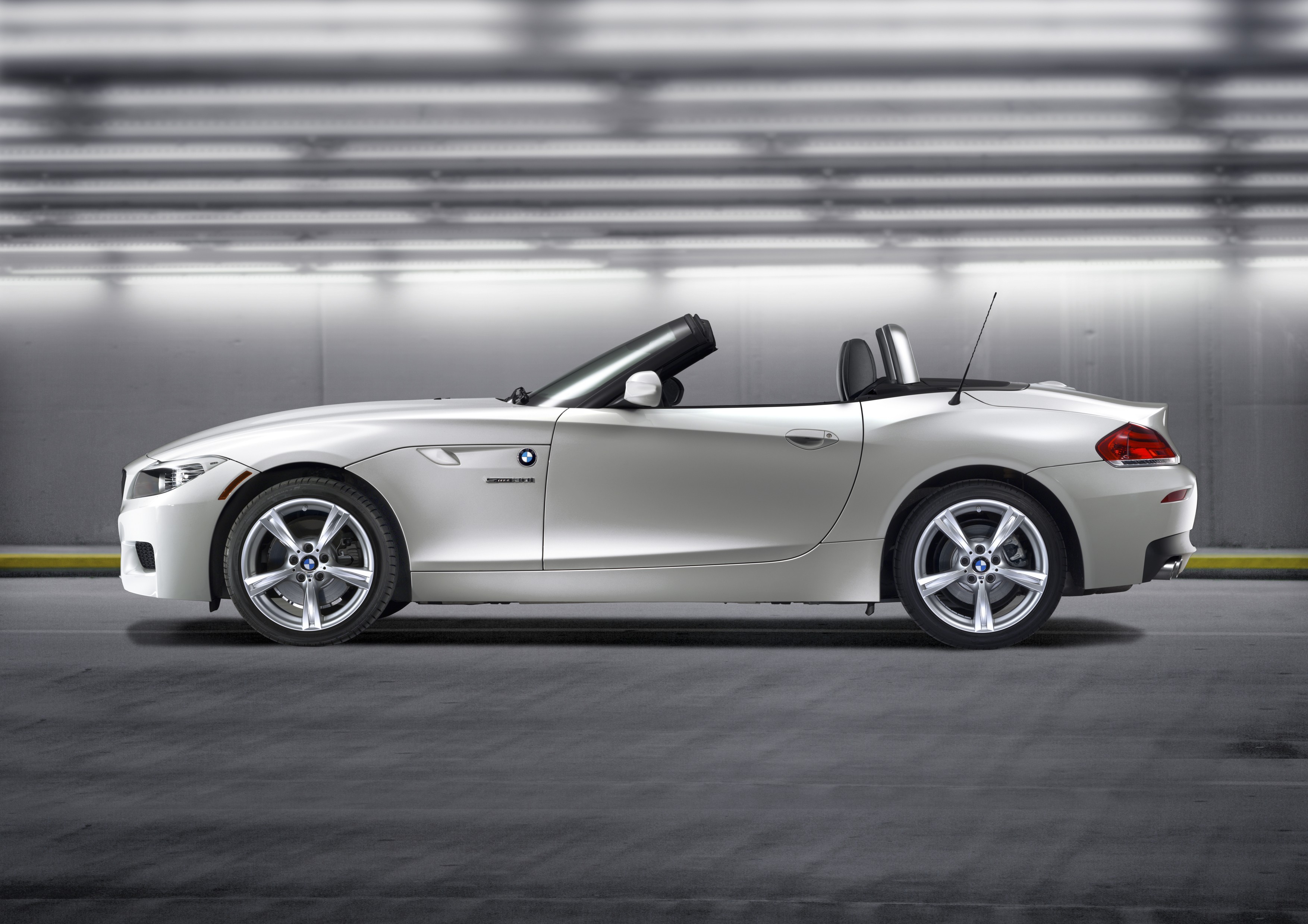 BMW-Z4-3.5is-blanc-profil.jpg