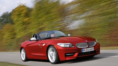 BMW Z4 3.5is rouge 3/4 avant droit travelling penché