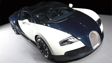 Bugatti Veyron Dark Blue - 3/4 avant droit, penché