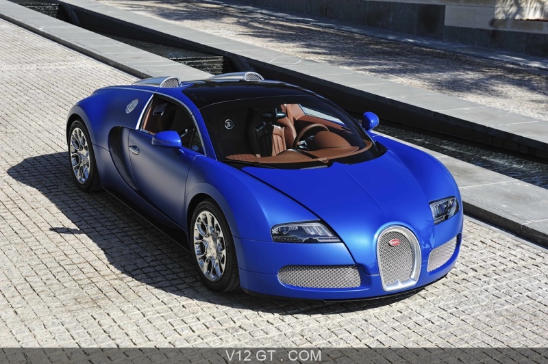 Bugatti Veyron Grand Sport bleu/bleu mate 3/4 avant droit vue de haut