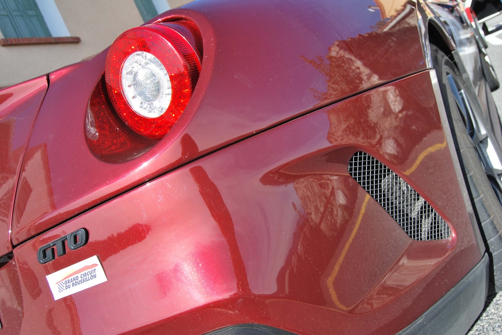 ferrari 2011 logo. Ferrari-599-GTO-bordeaux-logo-