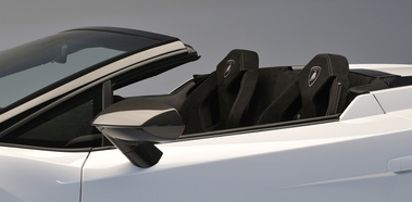 Lamborghini Gallardo LP570-4 Spyder Performante - blanche - flanc + sièges