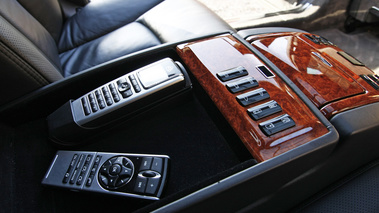Maybach 62 grise/anthracite console centrale arrière 3