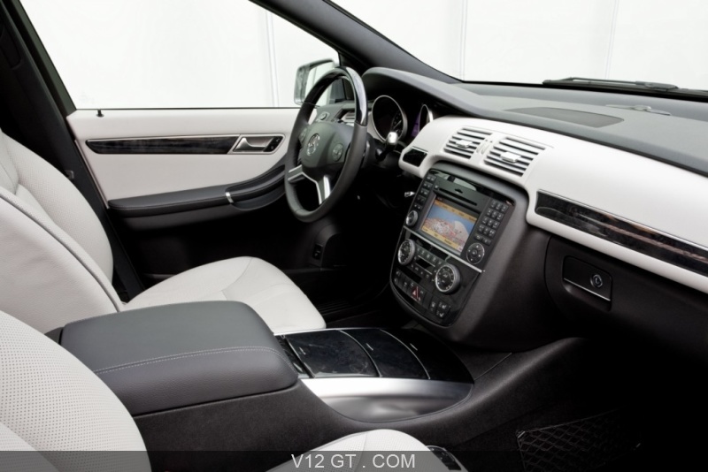 http://www.v12-gt.com/var/v12gt/storage/images/galerie/galeries-photos/galeries-gt/mercedes-benz/mercedes-classe-r-blanc-habitacle-tableau-de-bord-blanc/47858-1-fre-FR/Mercedes-Classe-R-blanc-habitacle-tableau-de-bord-blanc_zoom.jpg