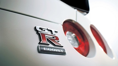 Nissan GT-R 2011 - logo