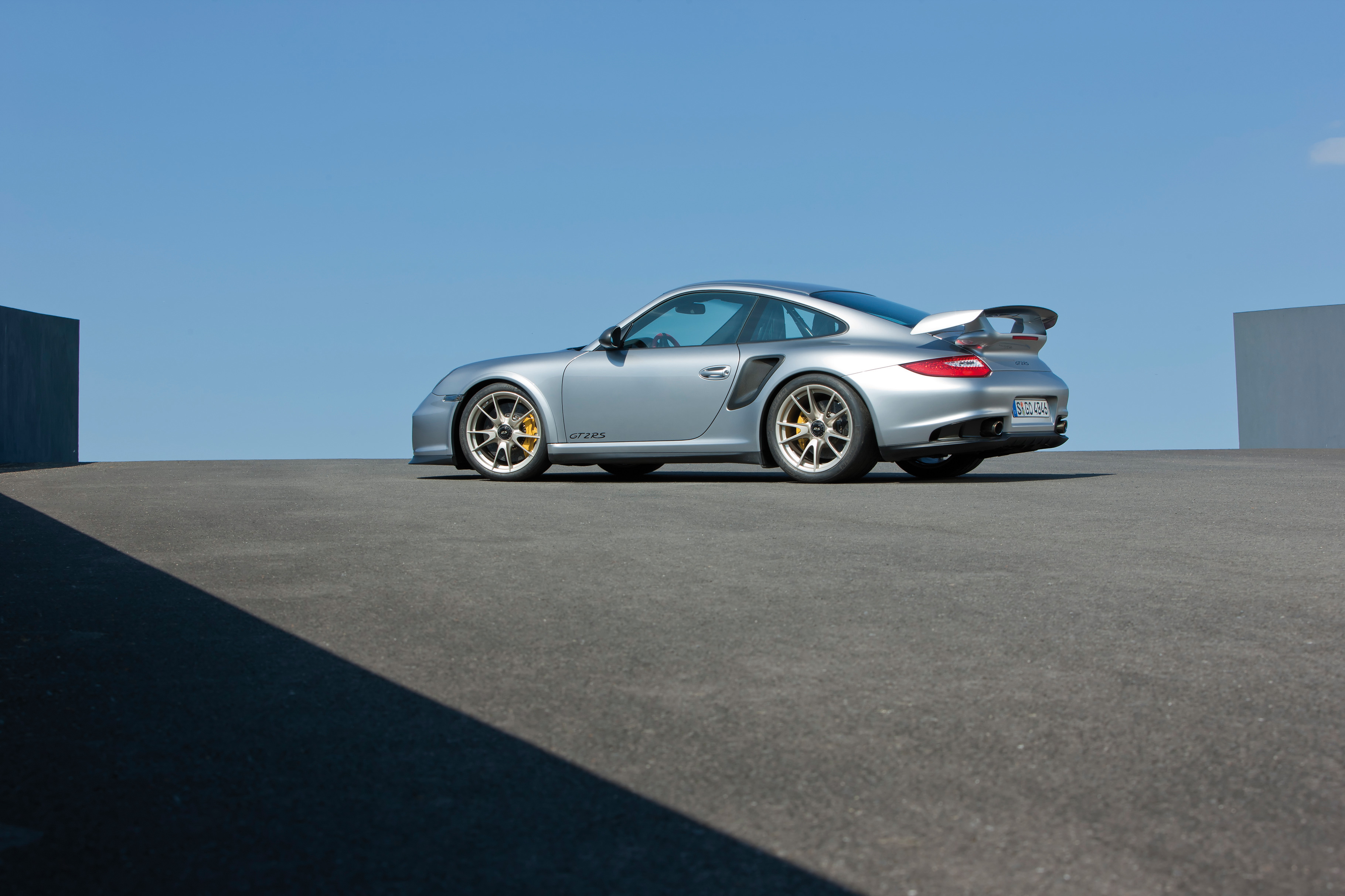 Porsche-997-GT2-RS-gris-3-4-