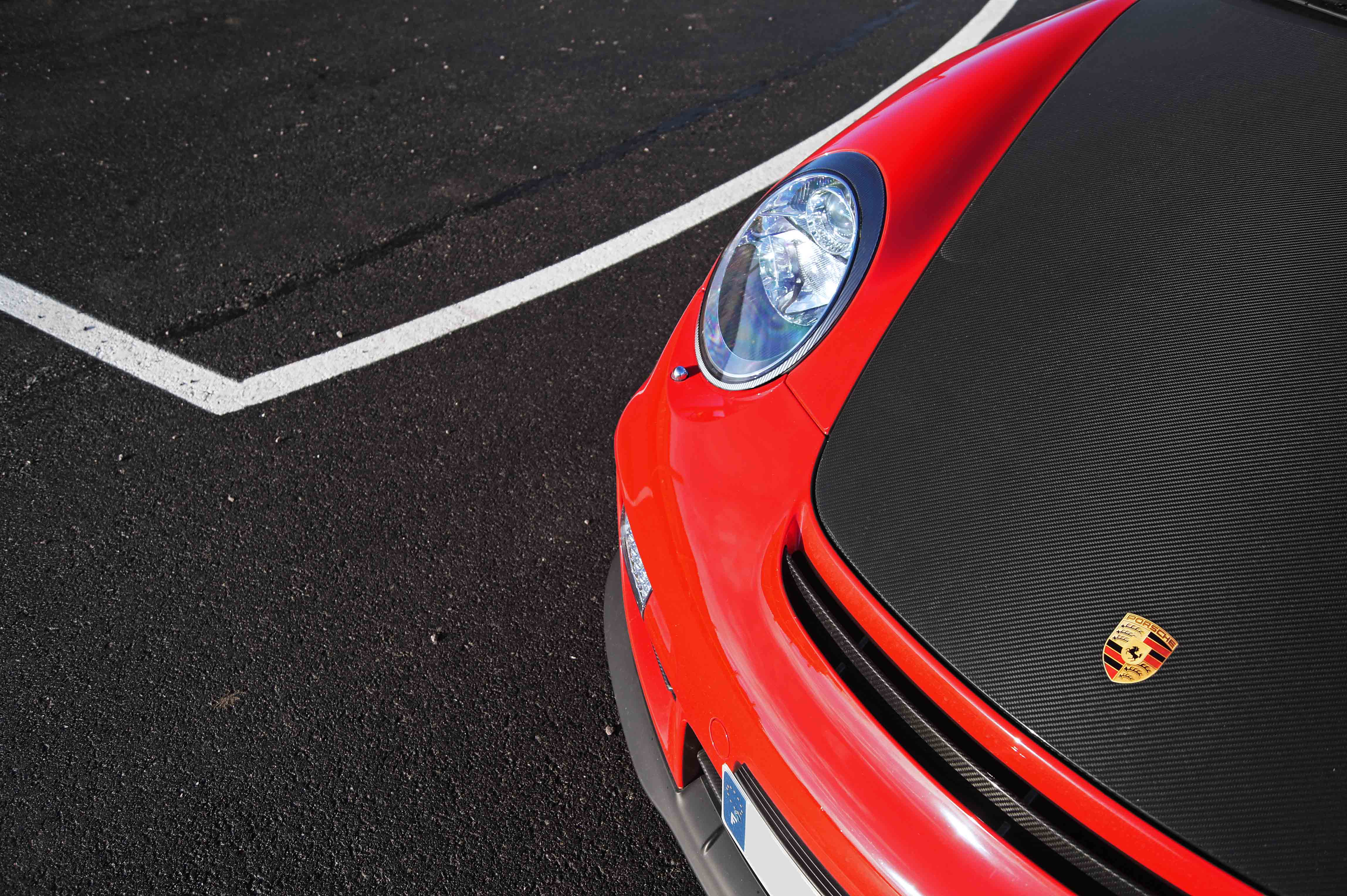 Porsche-997-GT2-RS-rouge-logo-