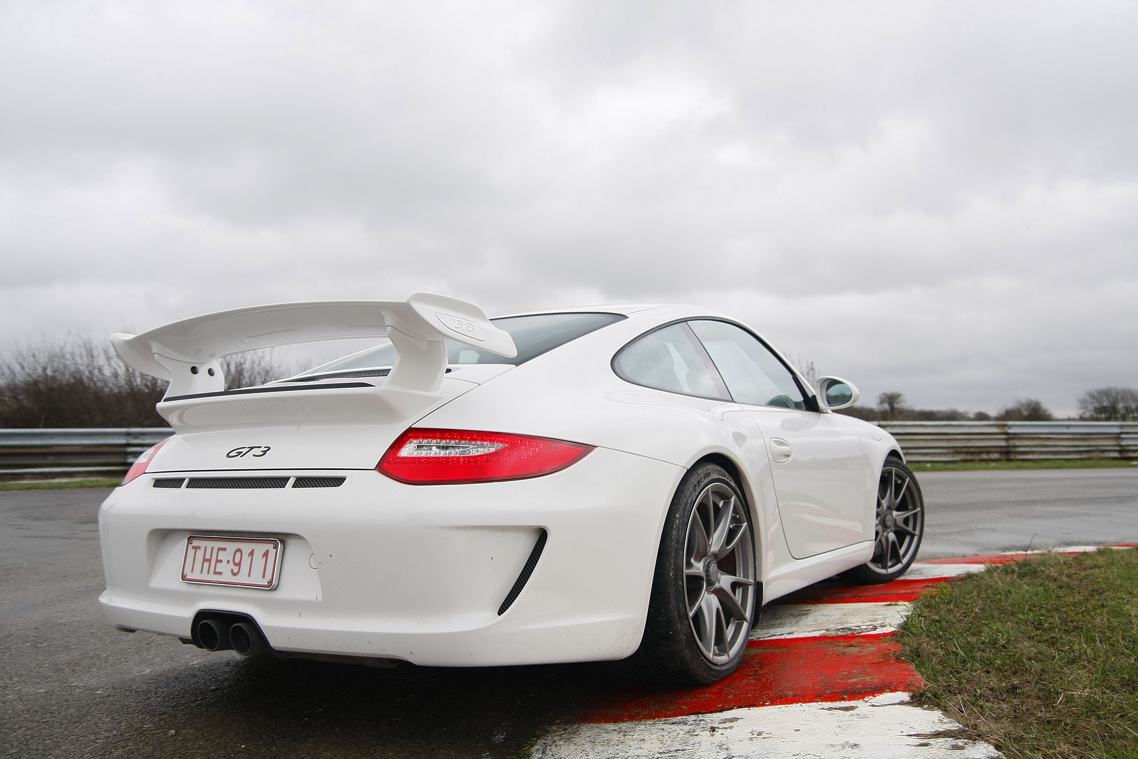 Porsche-997-GT3-MkII-blanc-3-4