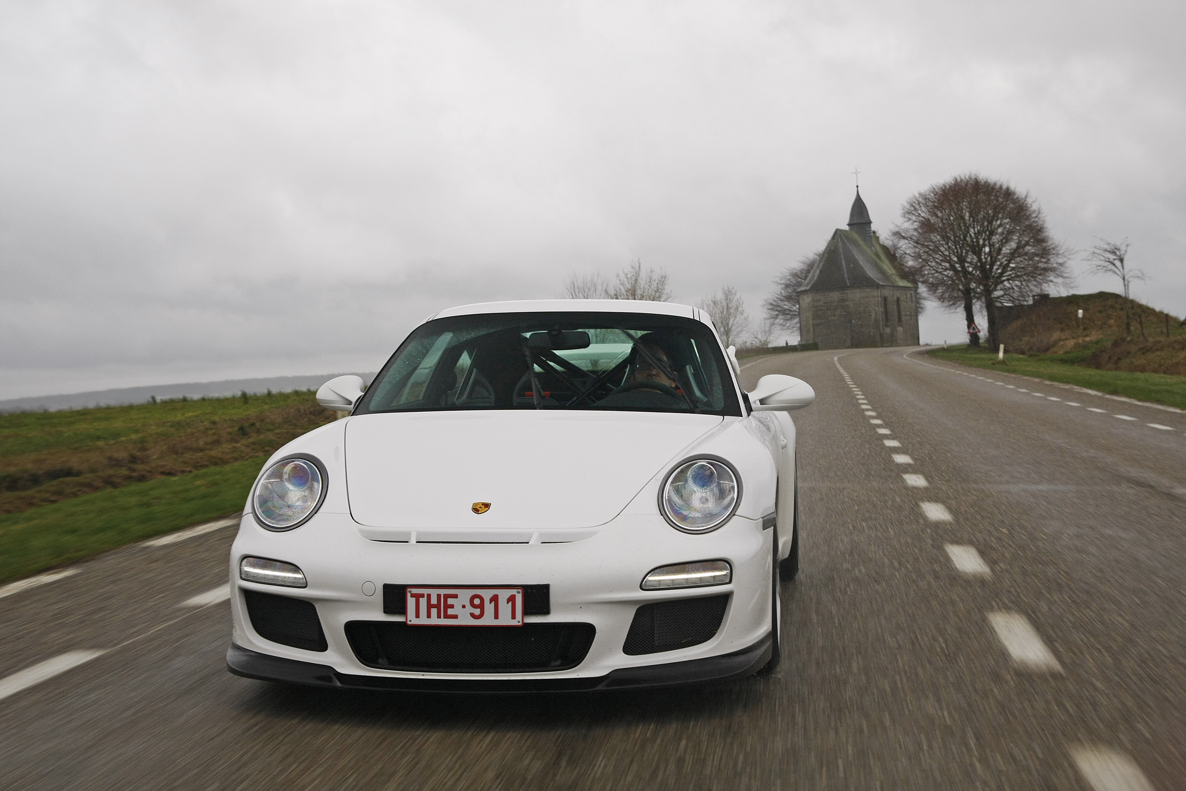 Porsche-997-GT3-MkII-blanc-face-avant-travelling-3.jpg