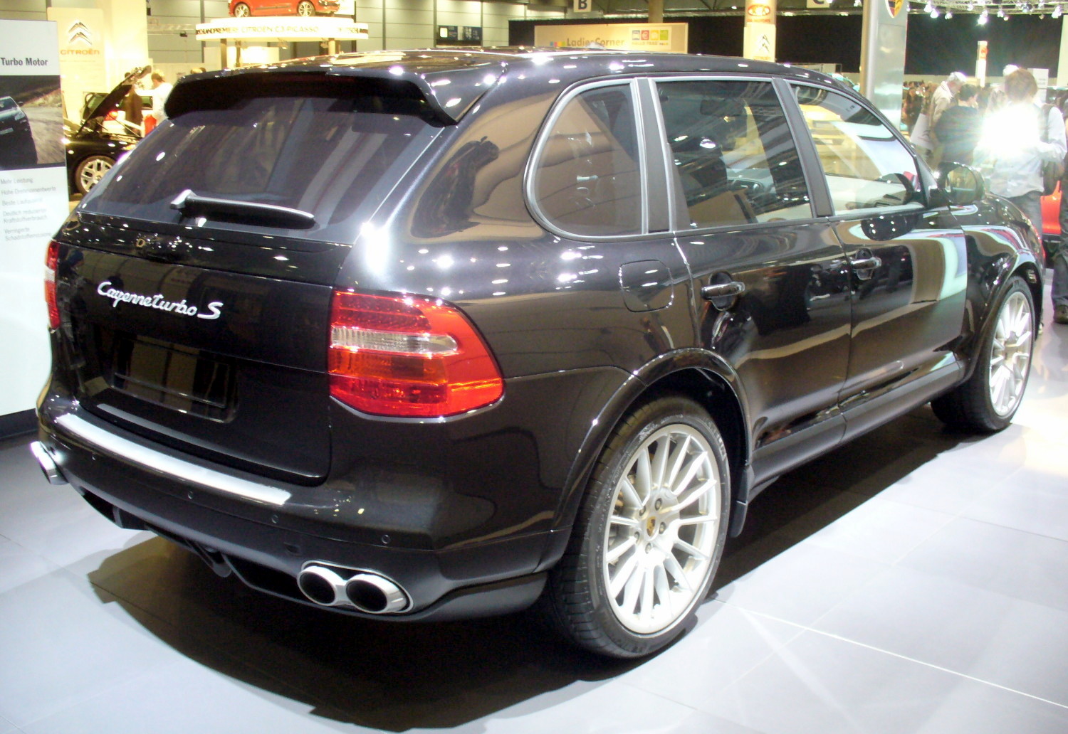 porsche-cayenne-turbo-s-2009-3