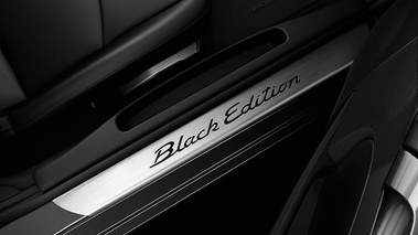 Porsche Cayman S Black Edition - seuil de porte