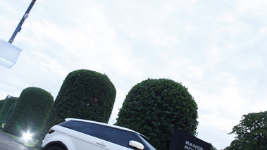 Range Rover Evoque - blanc - profil droit, penché