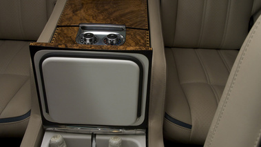 Range Rover Holland&Holland by Overfinch frigo et champagne arrière