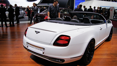 Mondial de l'Automobile Paris 2010 - Bentley Continental Supersports Cabriolet blanc 3/4 arrière droit