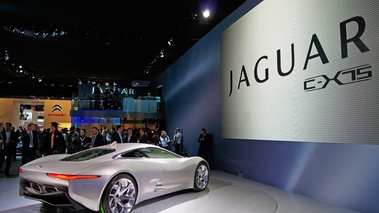 Mondial de l'Automobile Paris 2010 - Jaguar C-X75 gris 3/4 arrière droit