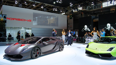 Mondial de l'Automobile Paris 2010 - Lamborghini Sesto Elemento carbone 3/4 avant gauche