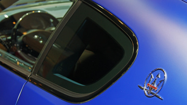 Mondial de l'Automobile Paris 2010 - Maserati GranTurismo S MC SportLine bleu mate logo aile arrière