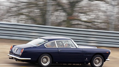 Malte à Montlhéry - Ferrari bleu 3/4 arrière droit