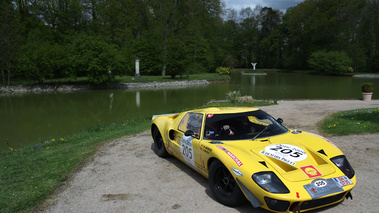 Tour Auto 2012 - Ford GT40 jaune 3/4 avant droit