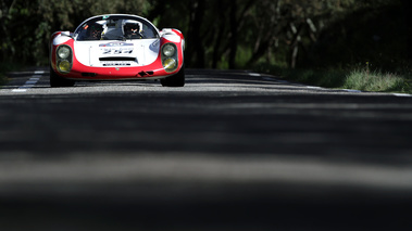 Tour Auto 2012 - Porsche 910 blanc/rouge face avant