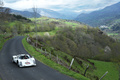 Tour Auto 2015 - Porsche 906 blanc 3/4 avant droit vue de haut