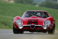 Alfa Romeo TZ2 rouge face avant