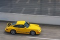 Porsche 964 Carrera RS jaune filé vue de haut