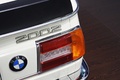 BMW 2002 Turbo blanc logos coffre