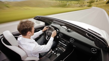 Mercedes SLK 55 AMG blanc conducteur travelling