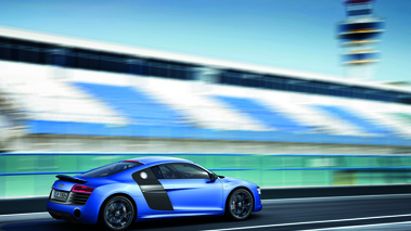 Audi R8 V10 Plus bleu mate 3/4 arrière droit travelling