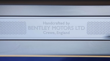 Bentley Continental GTC 2011 bleu plaque pas de porte