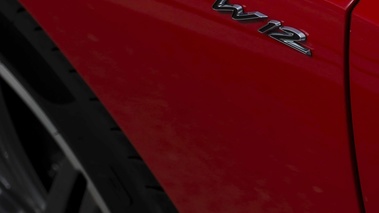 Bentley Continental GTC Speed rouge logo aile avant debout