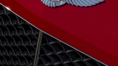 Bentley Continental GTC Speed rouge logo capot debout
