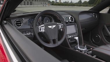 Bentley Continental GTC Speed rouge tableau de bord