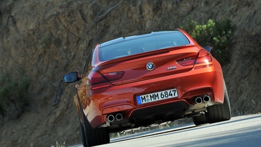 BMW M6 orange face arrière